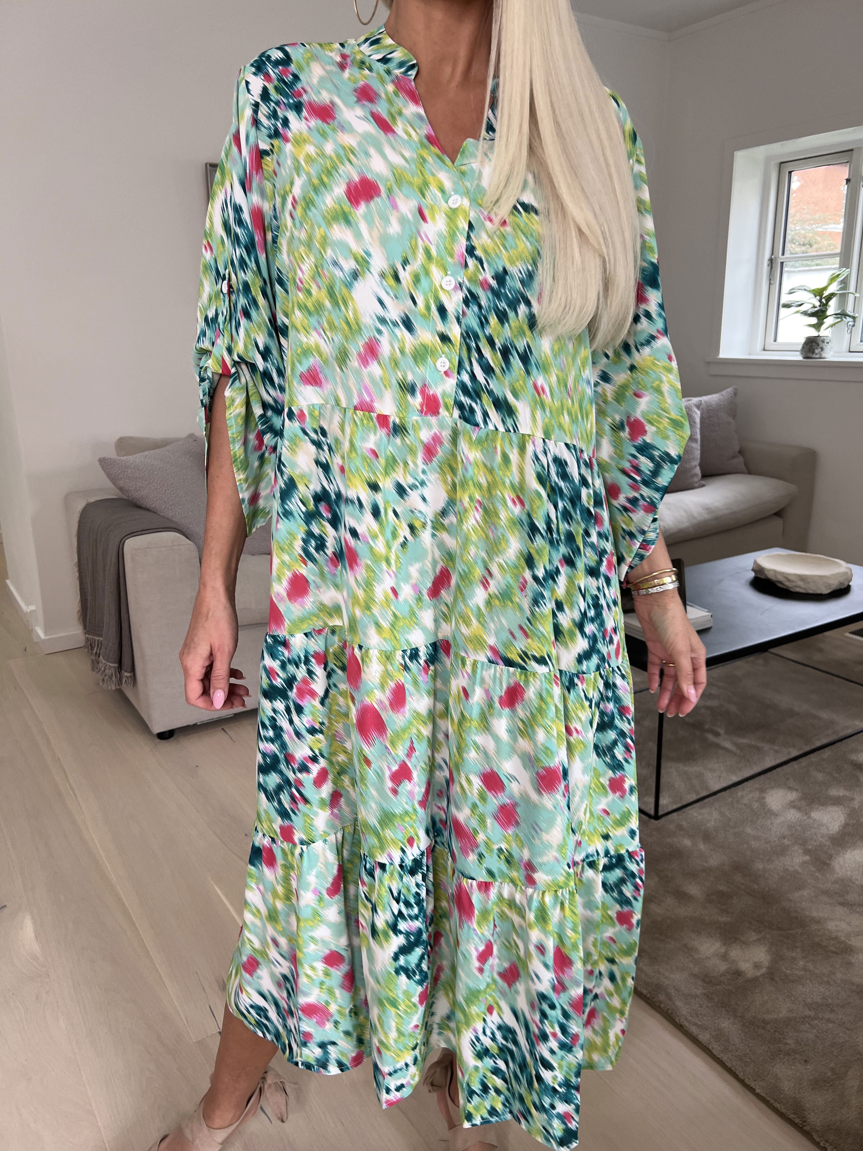 Simone - Sød kjole i flerefarvet print